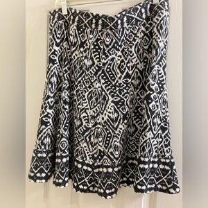 CB Women’s Pull On Black & White Skirt with Silver tone Embellishments Size L